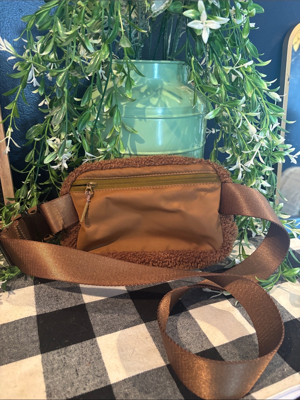 lululemon athletica Brown Sherpa Zip Pouch - Picture 4 of 6